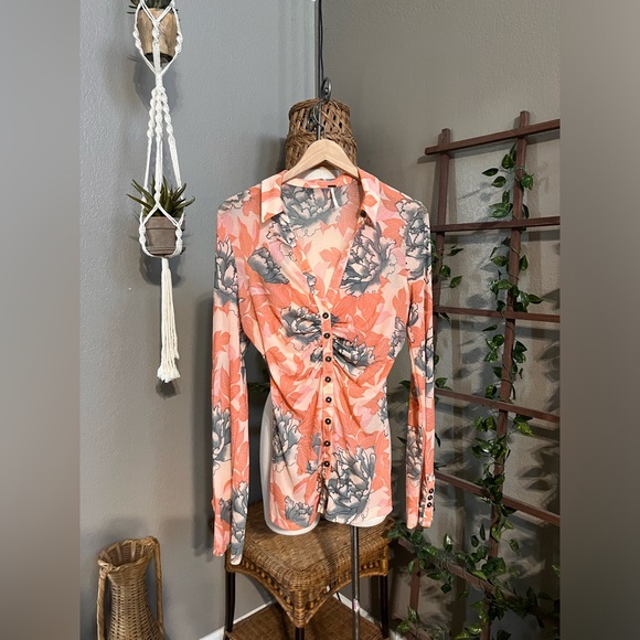 ▪️Free People Lucky Shirtee Floral Mesh Button Down Top Peach Bloom - Picture 10 of 13